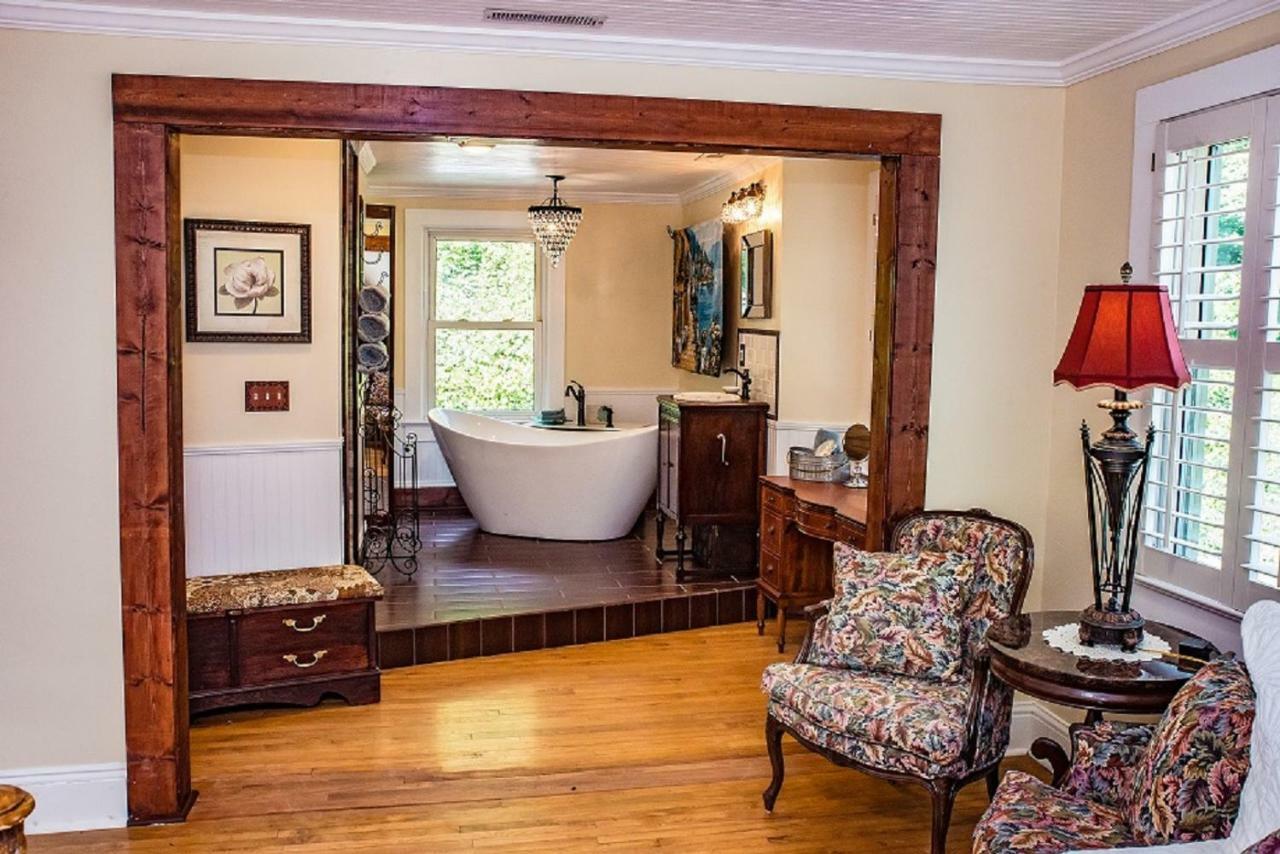 Chimney Rock Manor Hotel Bagian luar foto