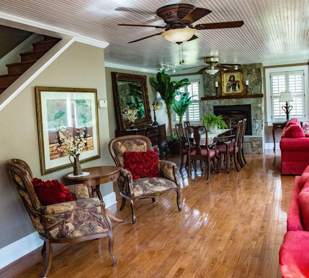 Chimney Rock Manor Hotel Bagian luar foto